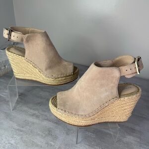 Kenneth Cole NY Womens Sandals Size 5.5 Tan Suede Peep Toe Wedge Espadrille